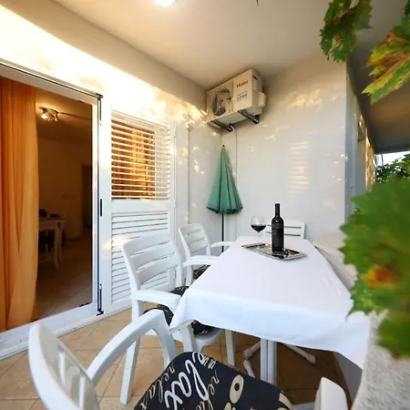 Apartment By The Sea Sukosan, Zadar - 23722